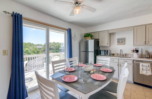Sea Acres Condo | Oceanside condo in Duck with community pool & 2 en suites!