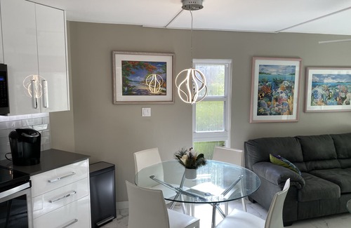 Seven Mile Beach Condo | Oceanside Condo on 7 Mi. Beach Pool Access Walk to Camana Bay!