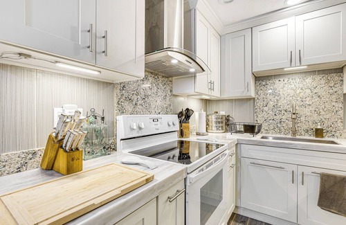 Loma Alta Condo | Oceanside Condo w/Pool & Hot Tub Access!