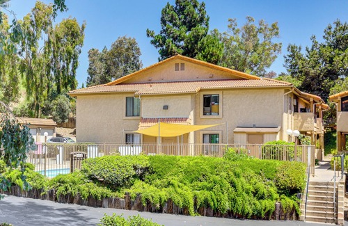 Loma Alta Condo | Oceanside Condo w/Pool & Hot Tub Access!