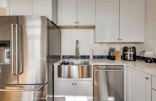 Oceanside House | Oceanside Escape w/Stunning Views: Walk to Beach!