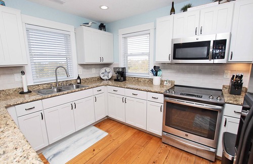 Corolla House | Oceanside, Hot Tub, Screened Porch, Wild Horses, 4x504, Sol Searcher
