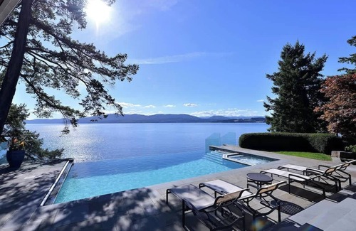 Sidney House | Oceanside Lodge Saanich Inlet