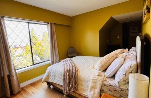 Regional District of Nanaimo Bed & Breakfast | Oceanside Manor - Ocean View