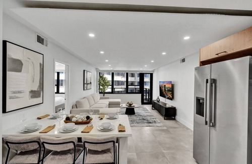 Mid Beach Apartment | Oceanside Paradise Escape/Spacious & Scenic/Resort amenities, Pools, Bar, Sauna 1514