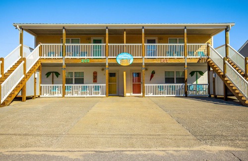 Atlantic Beach Condo | Oceanside/Pet Friendly Condo-Boardwalk Shores D