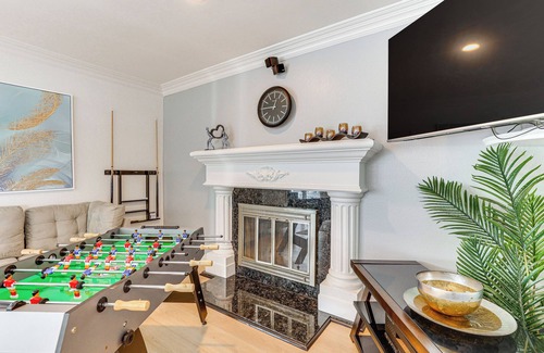 Henie Hills Villa | Oceanside Retreat w/Heated Pool ~ 6 Mi to Beach!