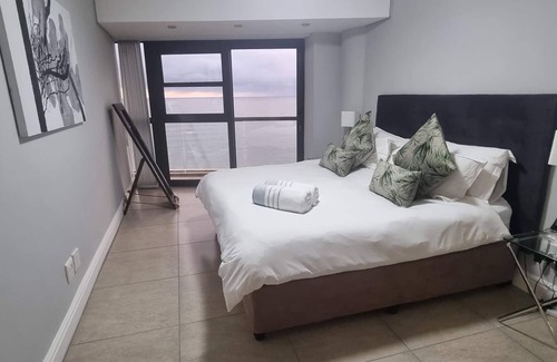 Strand Apartment | Oceanview 1002 Strand