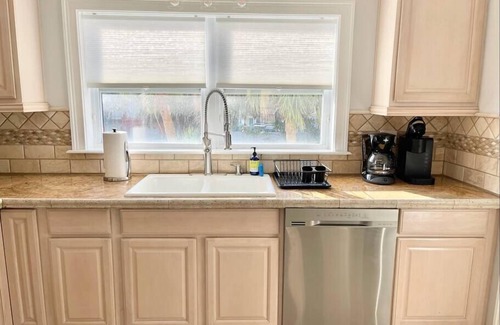 Jacksonville House | Oceanview 2 bed house with multiple outdoor decks