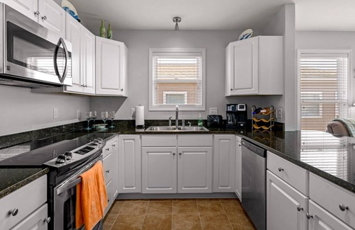 Sunset Beach Condo | OCEANVIEW, 3 MIN WALK TO BEACH, KID-FRIENDLY, LINENS INCLUDED, FULLY STOCKED