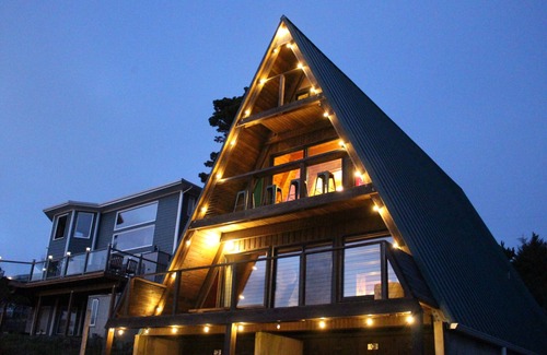 Waldport Cabin | Oceanview A-Frame Cabin - Iconic 70's Architecture by the Sea