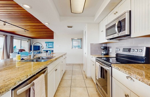 South Padre Island Condo | Oceanview Condo with Shared Pool Near Beach, Restaurants, Schlitterbahn
