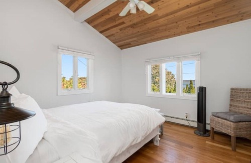 Portsmouth House | Oceanview Home | Walk to Beach | Near Newport
