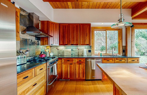 Sea Ranch House | Oceanview Home with Two Decks & Full Kitchen - Walk to Bluff Trail & Shared Pool