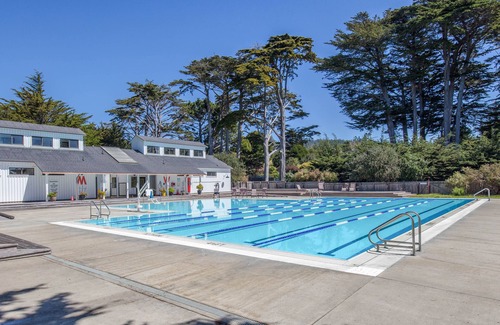 Sea Ranch House | Oceanview Home with Two Decks & Full Kitchen - Walk to Bluff Trail & Shared Pool