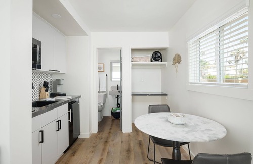 Oceanside Condo | Oceanview King Studio (207)
