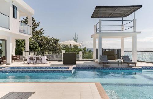 Whitehouse Villa | Oceanview lux Villa + Infinity pool, Chef & Butler