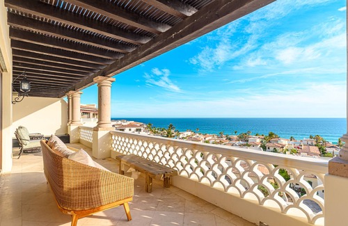 Buzzards Condo | Oceanview Penthouse with infinity pool and jacuzzi