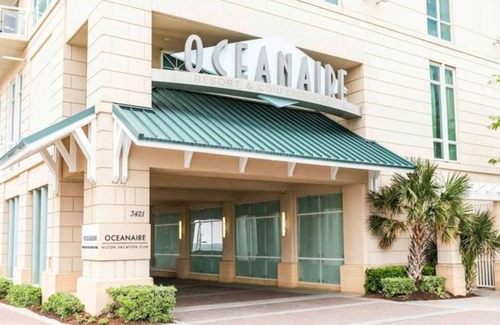 Virginia Beach Resort | Oceanview Suite with double beds and balcony