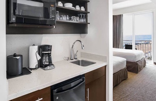 Virginia Beach Resort | Oceanview Suite with double beds and balcony