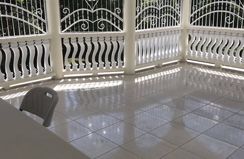 Runaway Bay House | Oceanview tranquility guesthouse