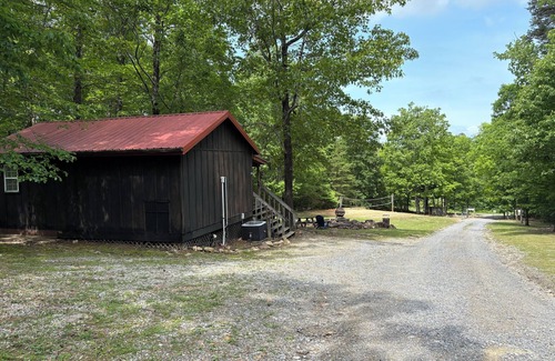 Benton Cabin | Ocoee Campin' - Cozy Cabins & Tent Camping