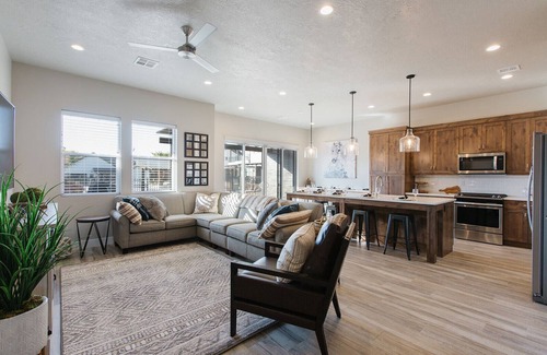 Ivins House | Ocotillo Springs Resort 26| Community Pool Access