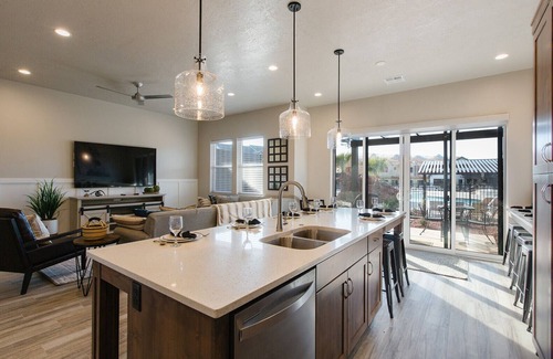Ivins House | Ocotillo Springs Resort 26| Community Pool Access