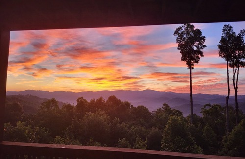 Banner Elk Condo | OctLeaf Season AppSt Games. Sun thru Wed $pecials Sept till the late November