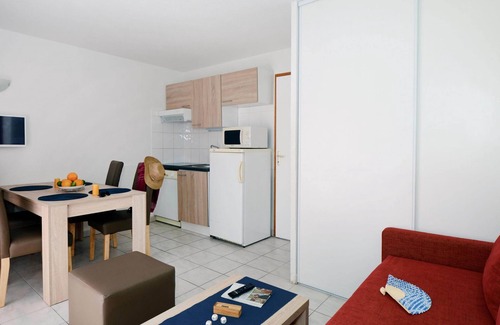 Salavas Apartment | Odalys Référence Les Hauts de Salavas by Interhome