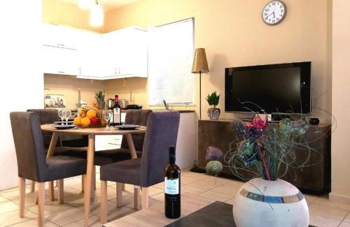 Old Town Apartment | Odyseia Apts ΙI at the Center of the City & Old Town