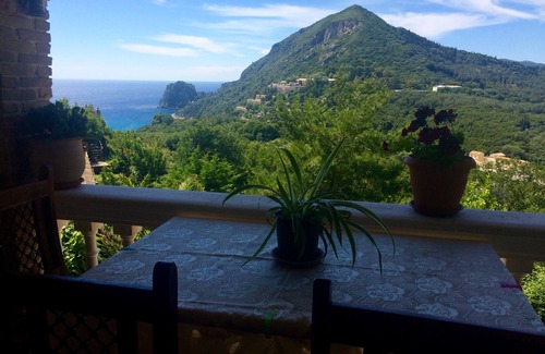 Parelia House | Odysseas Bungalow-Relax And Enjoy The View Of The Endless Sea From Your Balcony.