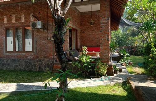 Bondalem House | Oemah Bajangan to the Beach
