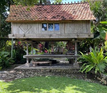 Amlapura Bed & Breakfast | Oemah Gebagan 78 Pertiwi Room
