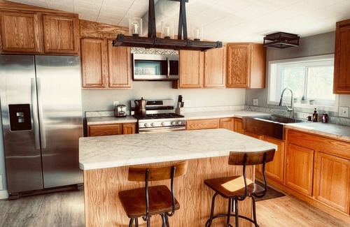 New Castle House | ❤️ of Dwntn 3BD/2BA cozy cabin-style W/fireplace Ski/hike/climb/Hot Springs