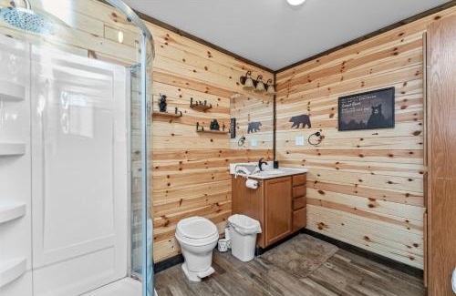 Cascade House | Off Grid Cozy Private Cabin