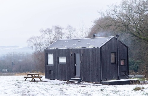 Cheshire West and Chester Cabin | Off-Grid Family Retreat with Sauna Access in Cheshire
