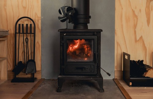 Cheshire West and Chester Cabin | Off-Grid Family Retreat with Sauna Access in Cheshire
