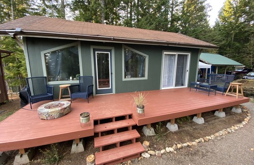 Hoodsport Cottage | Off grid mountain cottage with Amazing views & dry/steam wood heated sauna