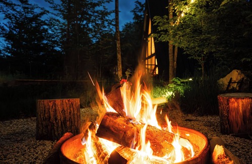 North Jay Cabin | Off-Grid w/Wood Fired Hot Tub - Modern and Cozy - 4 Kayaks Included - 90 Acres