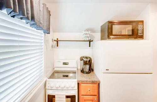Wayne Apartment | * Off The Beaten Path * - Choose This Private Gem
