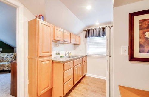 Wayne Apartment | * Off The Beaten Path * - Choose This Private Gem