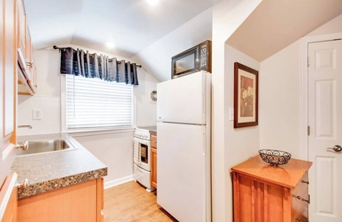 Wayne Apartment | * Off The Beaten Path * - Choose This Private Gem
