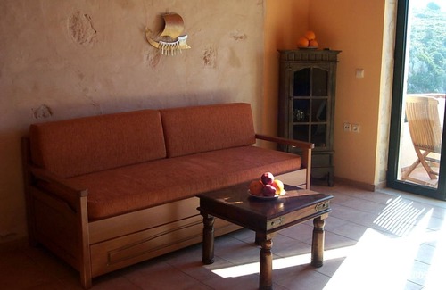 Kalathas Apartment | Offer in May: only EUR 59 per day. Everything is blooming, bathing weather, but not too hot!
