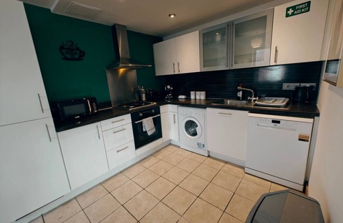 Belfast City Centre Apartment | Offering city views, 2BR Mountain View City Centre