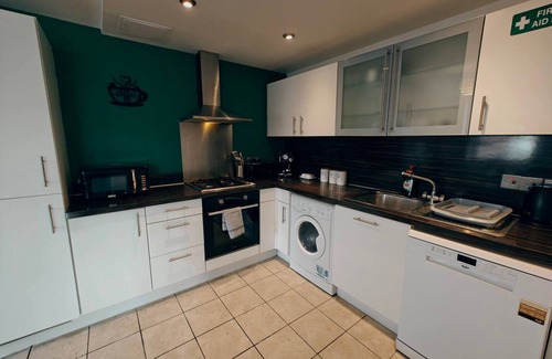 Belfast City Centre Apartment | Offering city views, 2BR Mountain View City Centre