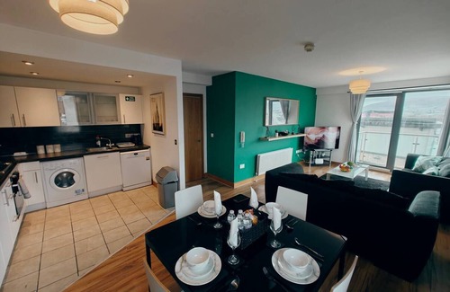 Belfast City Centre Apartment | Offering city views, 2BR Mountain View City Centre