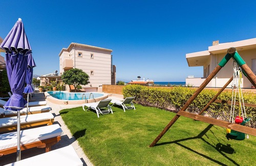 Sfakaki Villa | Offering Panoramic sea Views, in a Walking Distance Away From a Sandy Beach