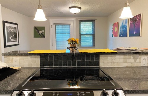 East Gate House | Oh Man, are we in a good spot! — Private bungalow