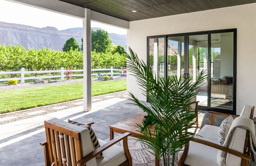 Palisade House | Oh, the views! Palisade’s premier home away from home.